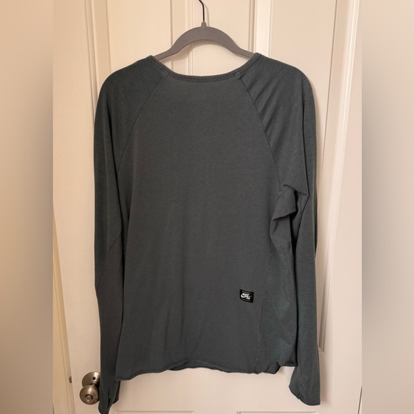 Nike SB - Performance long sleeve - men’s size L - Used - Picture 3 of 7
